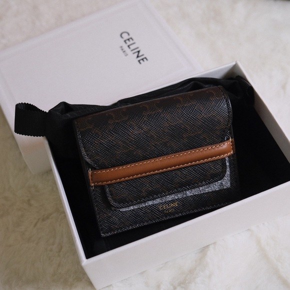 CELINE BUSINESS CARD HOLDER IN TRIOMPHE CANVAS AND LAMBSKIN
TAN - Picture 3 of 8